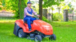 Rasentraktoren, Aufsitzrasenmäher