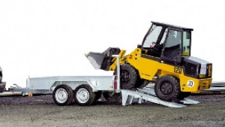 PKW Anhänger 2,7 to Bagger + Gerät-Transportanhänger 3 m mit Auffahrschienen Gießen