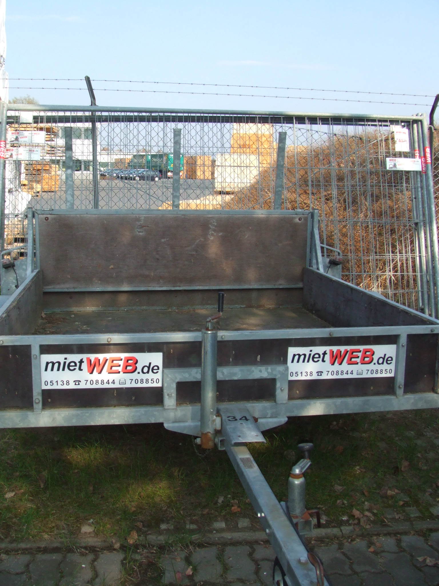 Anhänger mit breiter Rampe 0,75 to  1,8 x 2 m Maschinentransporter mieten