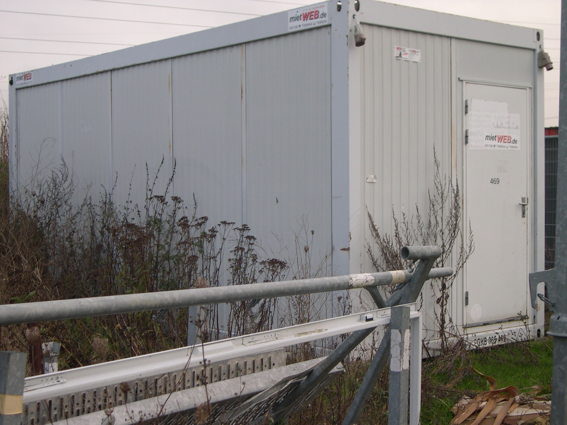 Baustellen-Container 6 m  Stirnfenster mieten