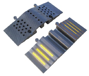 Schlauchbrücke 30 cm_BC Gummi  80 mm Durchlass 3-zoll mieten