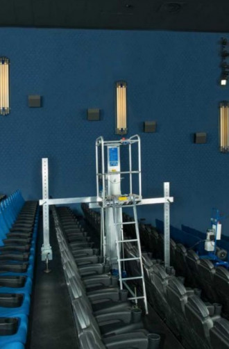 Sporthallenlift, Hörsaallift, Kinolift Personenlift Vermietung - Service – Verkauf