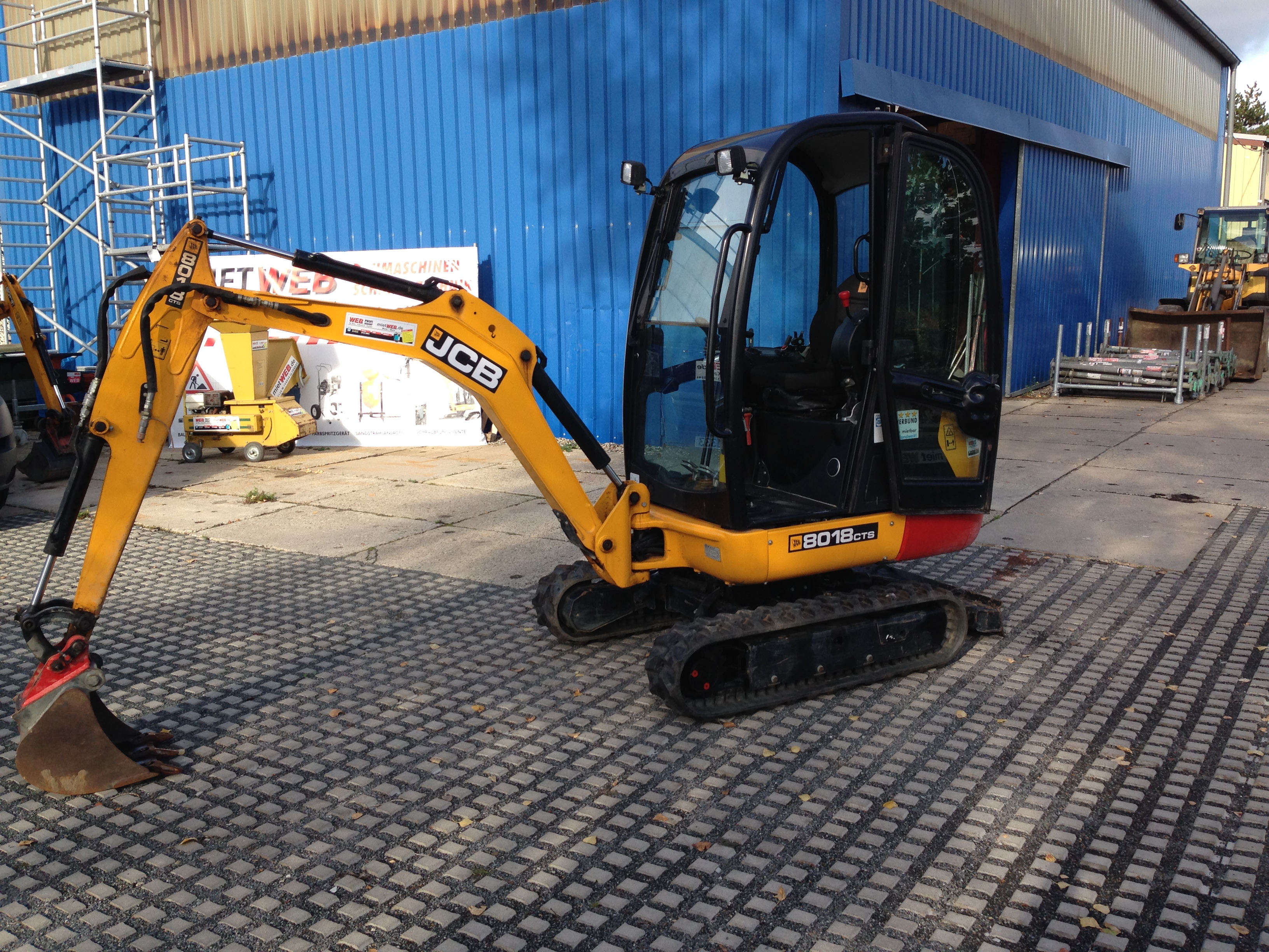 Bagger 2 to JCB18  teleskopierbar Grabtiefe_2,8 m mieten