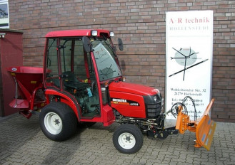 Kommunaltraktor Shibaura ST318 HST 