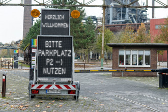 Przyczepa do kierowania ruchem ze ścianą LED 