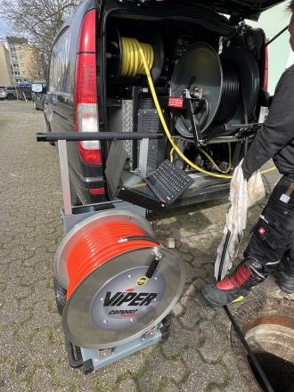 Kanalreinigung mit integrierter Kamera im Spezialschlauch und Software zur Bestandsaufnahme 