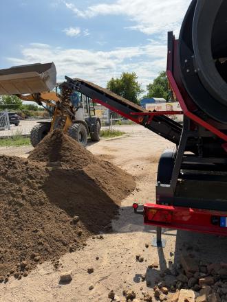 Trommelsiebanlage easyScreen 7000 F3 – mobil sieben im GaLaBau