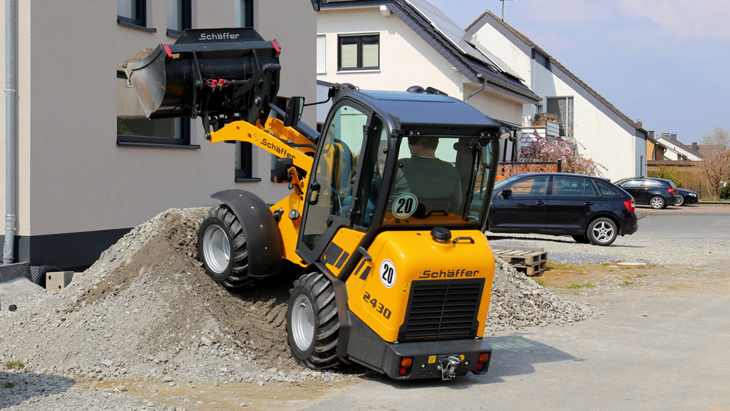 Miniradlader Schäffer 2430 mit Kabine mieten