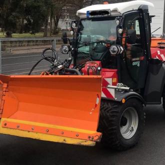 ❗Winterdienst Schlepper MIETEN– Schlepper mit Schneeschild und Streuer❗