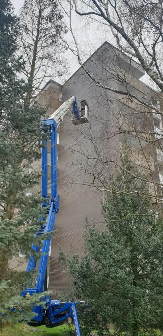 Arbeitsbühne auf Gummikette SA31: 31 m Arbeitshöhe | 17,30 m Reichweite | Elektro/Diesel