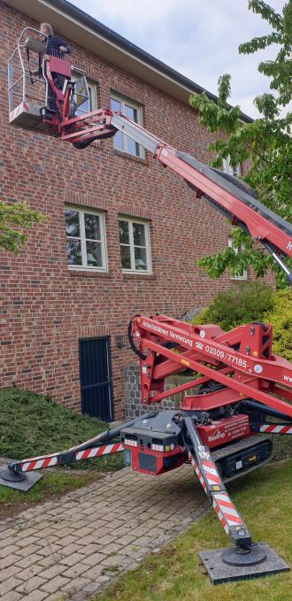Arbeitsbühne auf Gummikette Lightlift 17.75:  17 m Arbeitshöhe | 7,50 m Reichweite | Elektro/Benzin