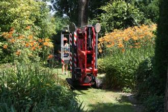 Arbeitsbühne auf Gummikette Lightlift 17.75:  17 m Arbeitshöhe | 7,50 m Reichweite | Elektro/Benzin