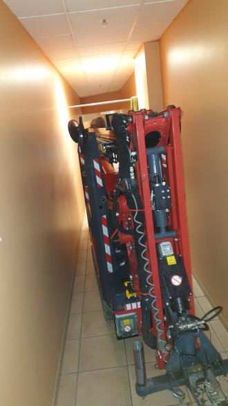 Arbeitsbühne auf Gummikette Lightlift 15.70: 15.40 m Arbeitshöhe | 6,60 m Reichweite | Elektro/Benzin