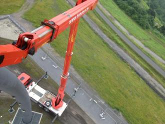 Montowana na ciężarówce platforma robocza T 580 z napędem na wszystkie koła, 26 t, 58 m wysokości roboczej