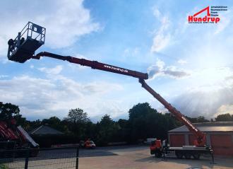 LKW-Arbeitsbühne T700 HF: 32 t | 70 m Arbeitshöhe | 41 m Reichweite