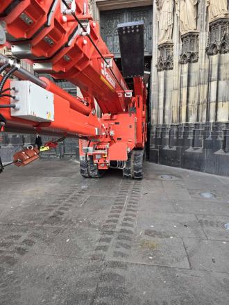 Gummikettenbühne XTJ52+: 52 m Arbeitshöhe | 19,50 m Reichweite | Elektro/Diesel