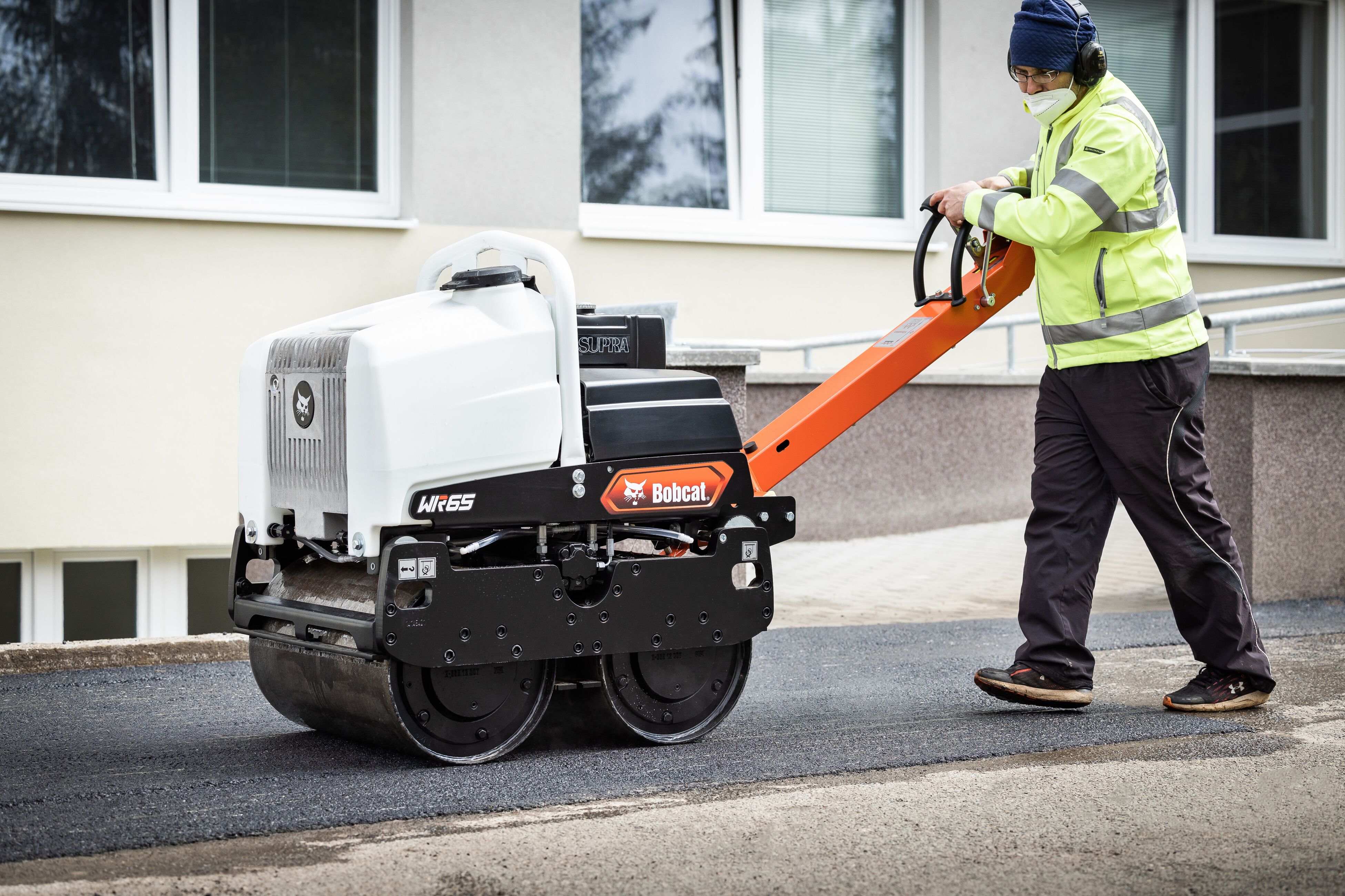 HANDGEFÜHRTE  WALZE Vibrationswalze Tandemwalze BOBCAT WR65 mieten