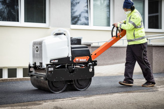 HANDGEFÜHRTE  WALZE Vibrationswalze Tandemwalze BOBCAT WR65 