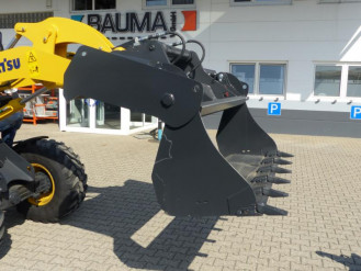 Ładowarka kołowa Komatsu WA70 z łyżką 900L do wynajęcia, również na wynajem długoterminowy