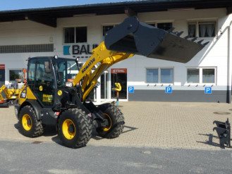 Ładowarka kołowa Komatsu WA70 z łyżką 900L do wynajęcia, również na wynajem długoterminowy