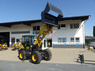 Ładowarka kołowa Komatsu WA70 z łyżką 900L do wynajęcia, również na wynajem długoterminowy