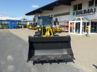 Ładowarka kołowa Komatsu WA70 z łyżką 900L do wynajęcia, również na wynajem długoterminowy