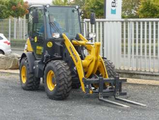 Ładowarka kołowa Komatsu WA70 z łyżką 900L do wynajęcia, również na wynajem długoterminowy