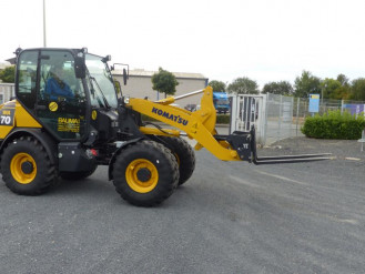 Ładowarka kołowa Komatsu WA70 z łyżką 900L do wynajęcia, również na wynajem długoterminowy