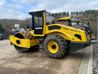 Walzenzug ca. 13,8t - Bomag BW 213 PDH