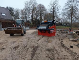 SBS 1520 F3 zur Miete – Aushub effizient sieben