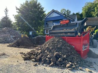 SBS 1520 F2 zur Miete – Perfekt für Mutterboden, Erde & Aushub