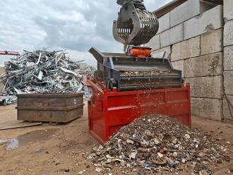 SBS 1520 F2 zur Miete – Siebanlage für Erde, Schutt, Holz & Recycling