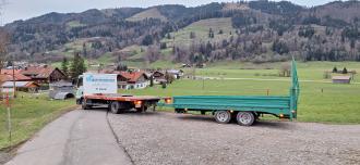 Transporte mit einem Baumaschinentransport LKW