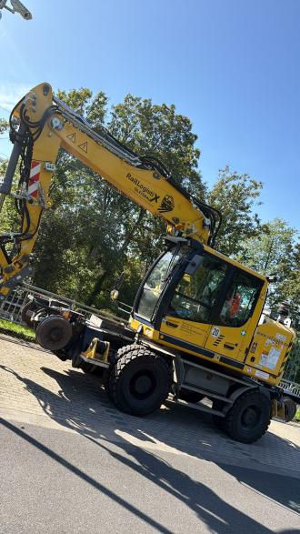 Zweiwegebagger Maschinisten / Baumaschinen Maschinisten 