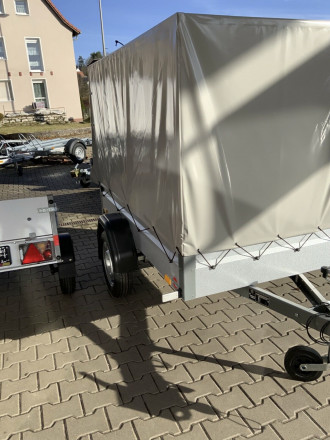 PKW Anhänger mit Plane 750 kg