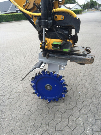 Frezarka uniwersalna KEMROC ES 30 HD