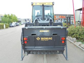 Bomag Tandemwalze BW 154 AP-4 mit Präzisionsstreuer