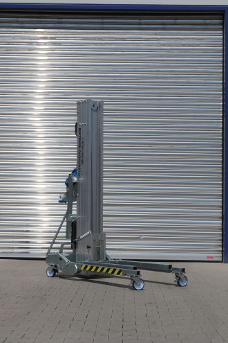 Lastenlift Böcker LM 750 S4 Montagelift 
