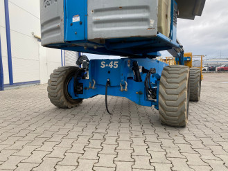 Teleskopbühne Genie S-45