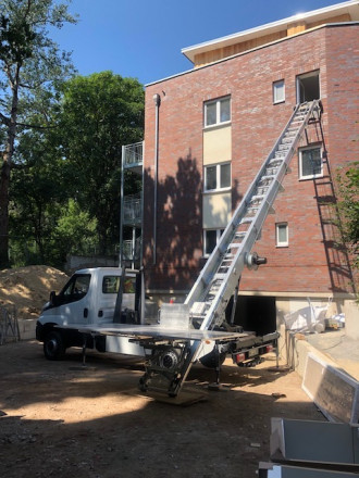 Möbellift / Schräglift / Dachdeckerlift, bis: 400 Kg / 30,5m I immer inkl. 1 Bediener durch uns gestellt