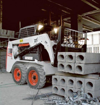 Ładowarka o sterowaniu burtowym Bobcat S 100