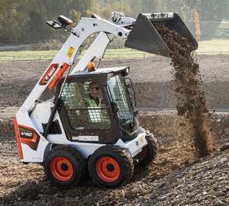 Ładowarka o sterowaniu burtowym Bobcat S 100 
