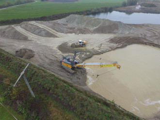 Żuraw gąsienicowy Liebherr HS 8100 o cyklu pracy 100t