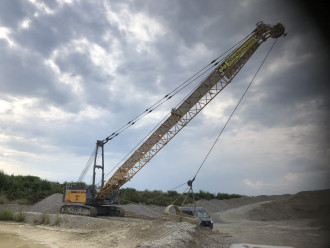 Żuraw gąsienicowy Liebherr HS 8100 o cyklu pracy 100t