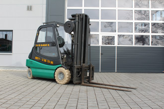 Stapler Elektro Linde E30/02 Nürnberg