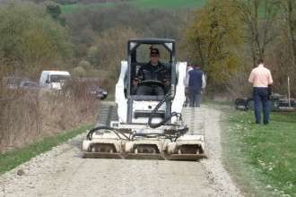 Zagęszczarka wibracyjna z nośnikiem
