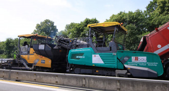 Asphalt Beschicker Vögele MT 3000-2i Kurzband bundesweit mit Bedienpersonal 