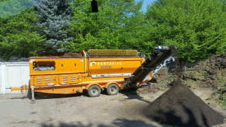 Przesiewacz Portafill 4000 W z ładowarką kołową Fiat Hitachi W 110 i 1 operatorem maszyny