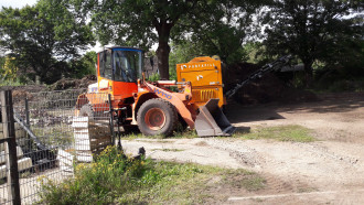 Przesiewacz Portafill 4000 W z ładowarką kołową Fiat Hitachi W 110 i 1 operatorem maszyny