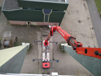 Montowana na ciężarówce platforma robocza T 580 z napędem na wszystkie koła, 26 t, 58 m wysokości roboczej